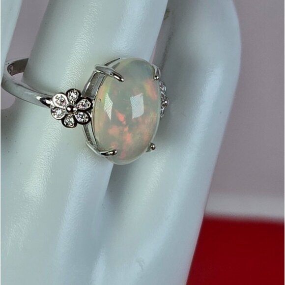 925 Sterling Silver Ring with Natural White Opal 1x1.4cm & Cz - Picture 8 of 9